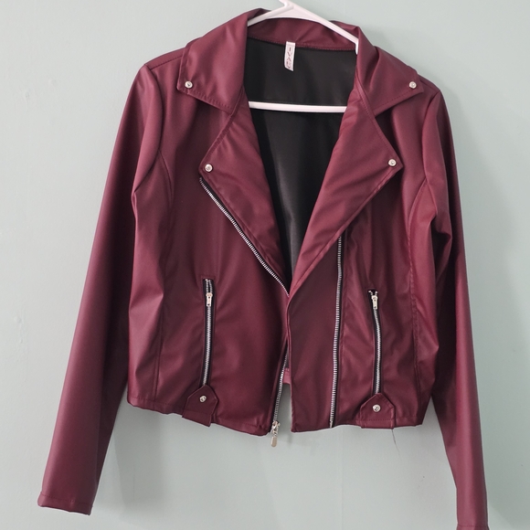 Elegant Burgundy Leather Jacket for Women - Picture 3 of 14